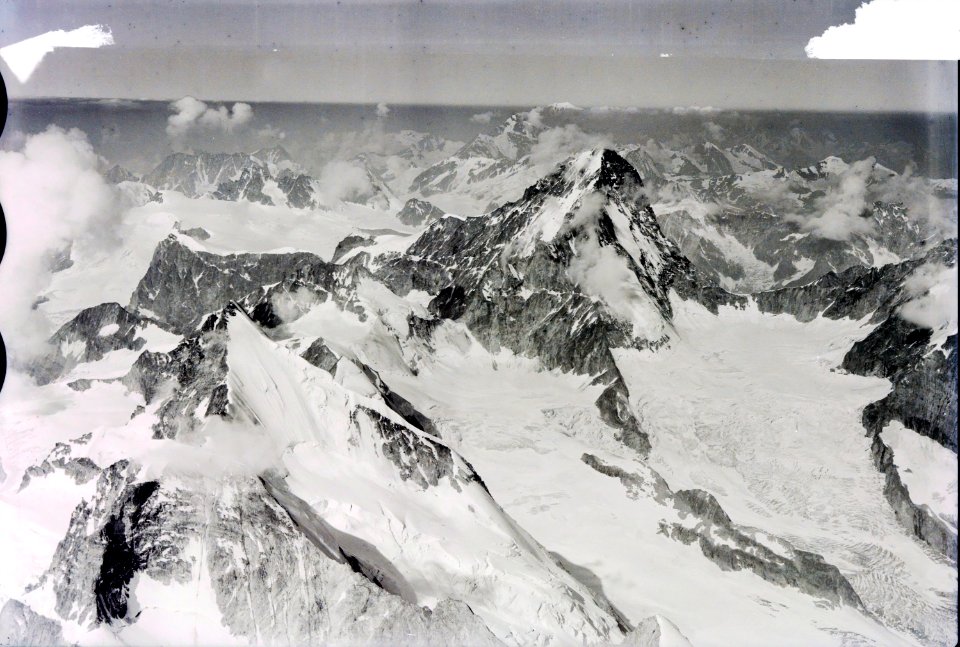 ETH-BIB-Ober Gabelhorn, Dent Blanche. Mont Blanc v. O. aus 4500 m-Inlandflüge-LBS MH01-005798