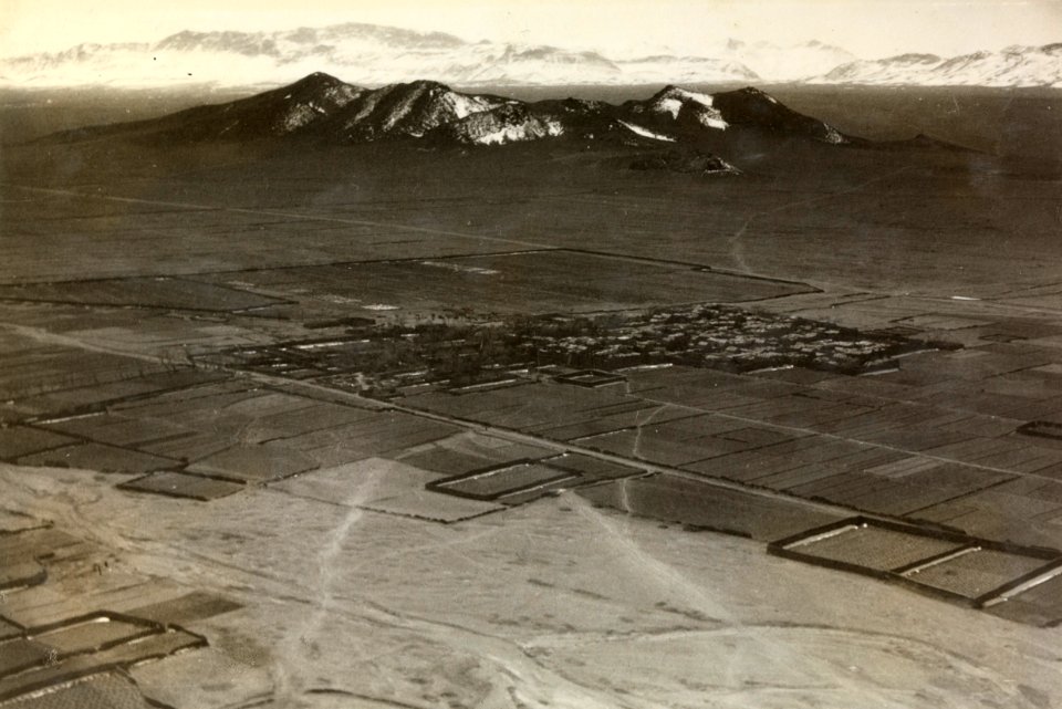 ETH-BIB-Oasendorf in der Wüste südlich von Isfahan-Persienflug 1924-1925-LBS MH02-02-0243-AL-FL