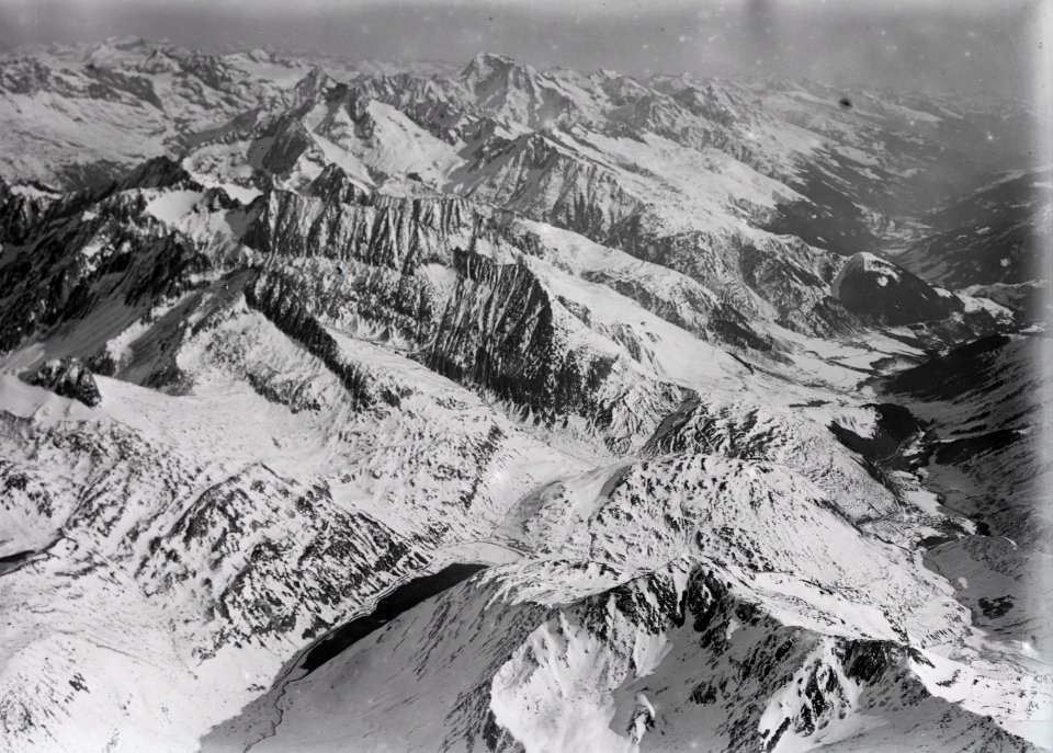 ETH-BIB-Oberalpsee, Piz Giuv, Rheintal, Oberalpstock, Tödi v. S. W. aus 3500 m-Inlandflüge-LBS MH01-001351