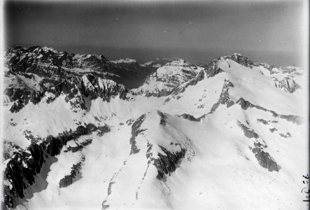ETH-BIB-Oberalpstock, Windgällen v. S. aus 3200 m-Inlandflüge-LBS MH01-003359