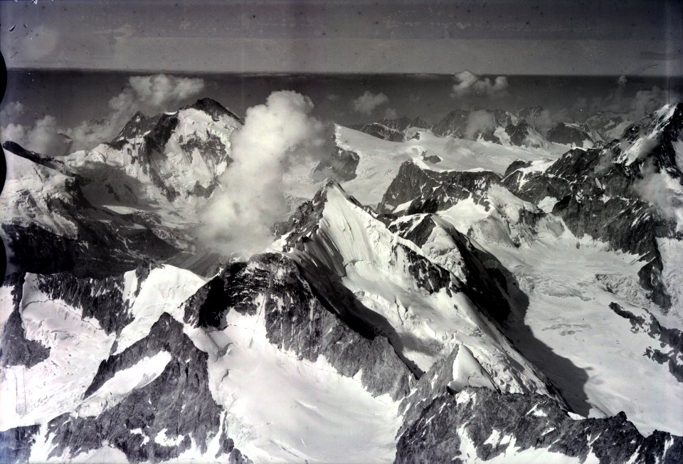 ETH-BIB-Ober Gabelhorn, Dent d'Hérens v. N. O. aus 4500 m-Inlandflüge-LBS MH01-005799