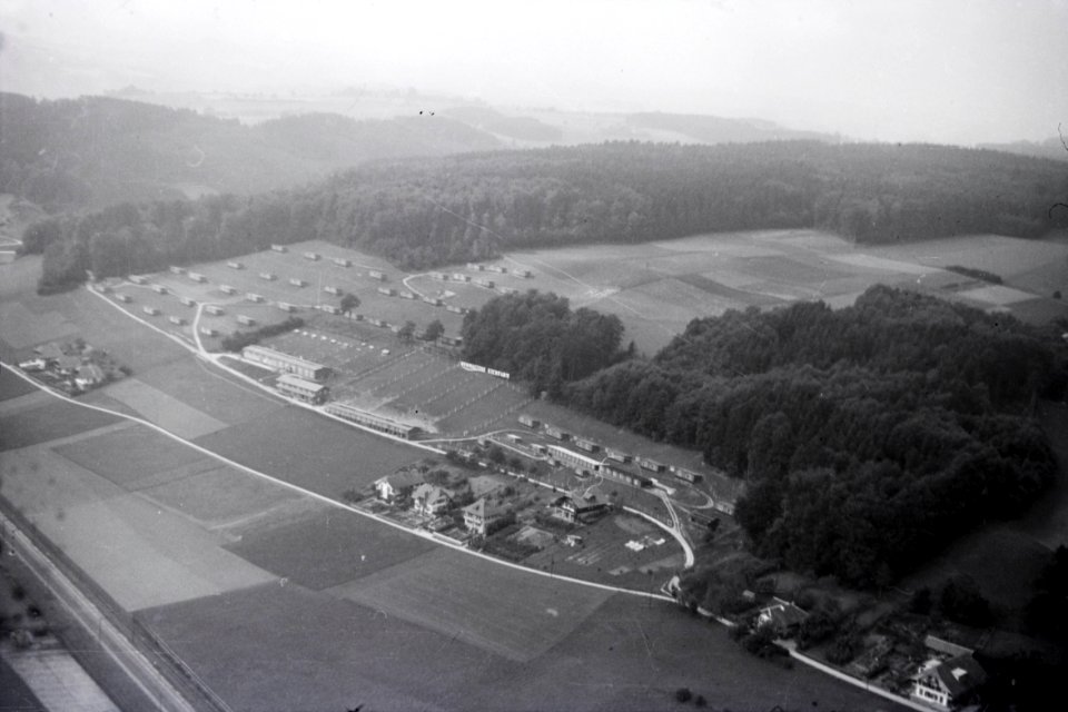 ETH-BIB-Oberwangen bei Bern, Ovomaltine Eierfarm-Inlandflüge-LBS MH05-77-03