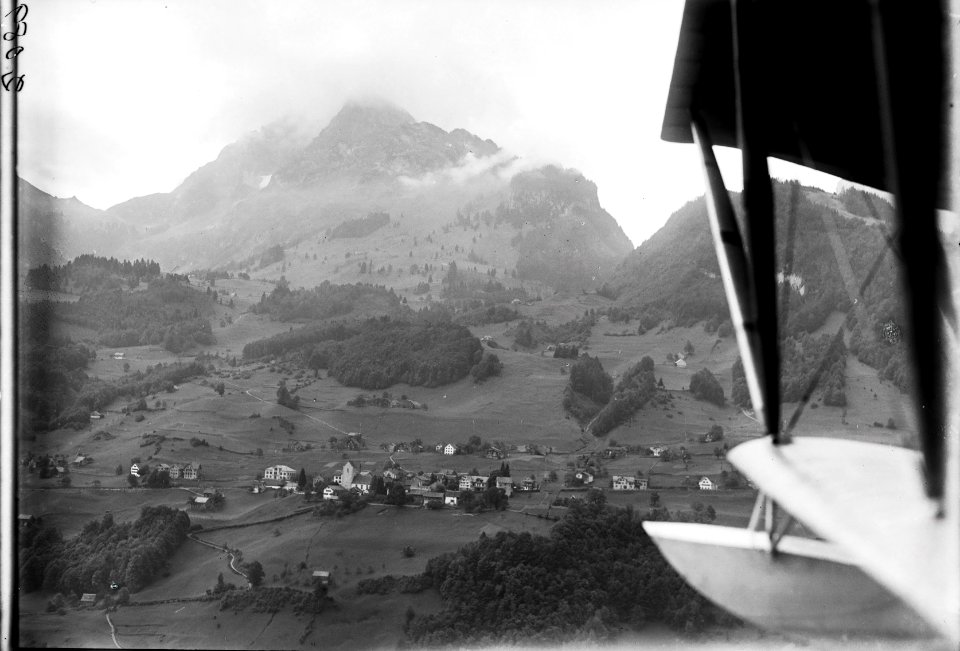 ETH-BIB-Obstalden mit Mürtschenstock aus 1100 m-Inlandflüge-LBS MH01-002089