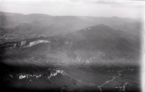 ETH-BIB-Oensingen, Roggenfluh v. S. W. aus 1200 m-Inlandflüge-LBS MH01-004067