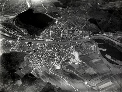 ETH-BIB-Olten, in der Mitte der rundliche Kern des alten Brückenortes aus 2000 m-Inlandflüge-LBS MH01-002713