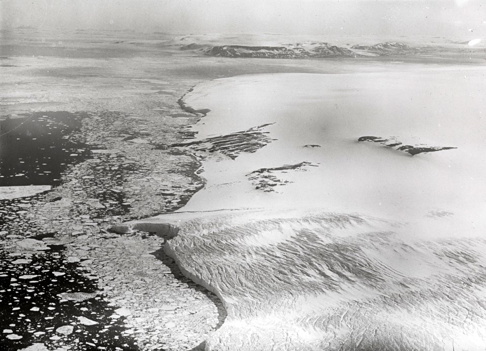 ETH-BIB-Papageien Huck-Lommebai-Alkenfjell-Südwaygats-Inseln von Nord-Osten aus 2200 m Höhe-Spitzbergenflug 1923-LBS MH02-01-0025