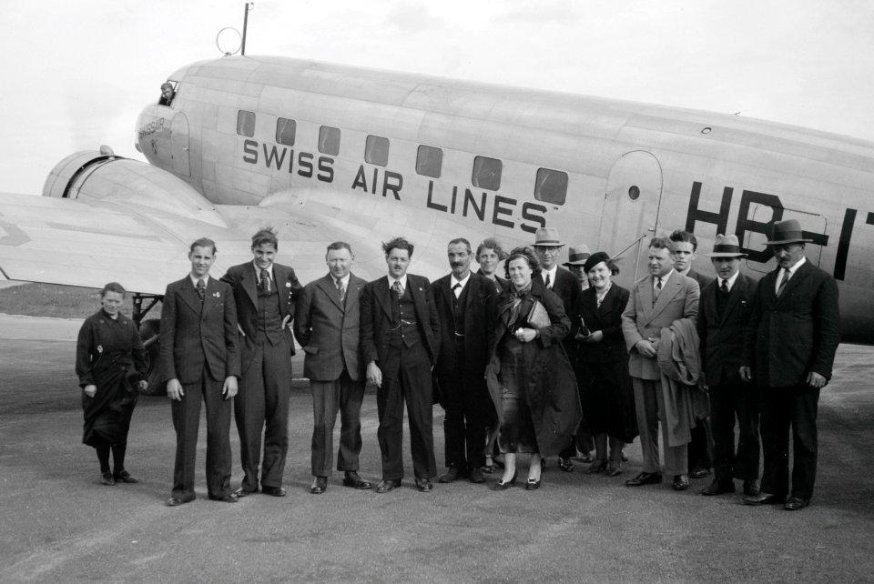ETH-BIB-Passagiere vor der Douglas DC-2 115, HB-ITA in Dübendorf-Inlandflüge-LBS MH05-32-28