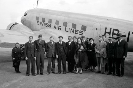 ETH-BIB-Passagiere vor der Douglas DC-2 115, HB-ITA in Dübendorf-Inlandflüge-LBS MH05-32-28