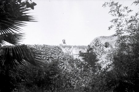 ETH-BIB-Person an der GartenmauerFès-Nordafrikaflug 1932-LBS MH02-13-0337