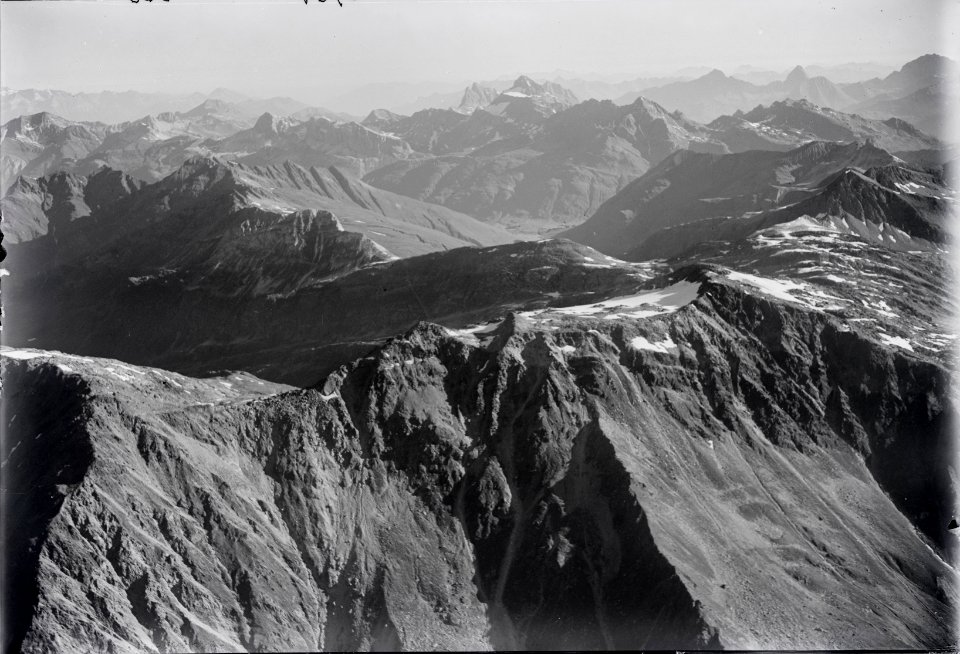 ETH-BIB-Passo del Duan, Aversertal, Piz Platta v. S. aus 3400 m-Inlandflüge-LBS MH01-003767