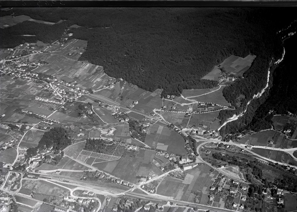 ETH-BIB-Peseux, Serrières bei Neuenburg v. S. O. aus 1000 m-Inlandflüge-LBS MH01-005255
