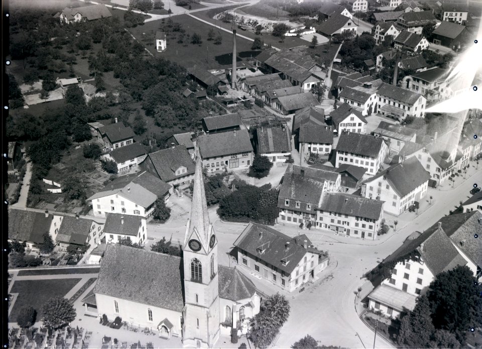 ETH-BIB-Pfäffikon-Dorfkern v. N. O. aus 50 m-Inlandflüge-LBS MH01-007880