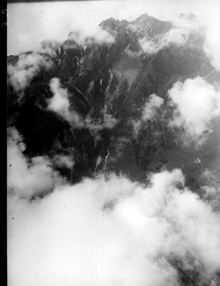 ETH-BIB-Pilatus in Wolken-Inlandflüge-LBS MH01-000310