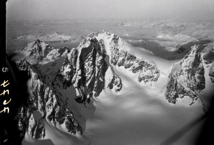 ETH-BIB-Piz Bernina, Piz Morteratsch, Piz Scerscen, Piz Alv, La Spedia-Inlandflüge-LBS MH01-007674