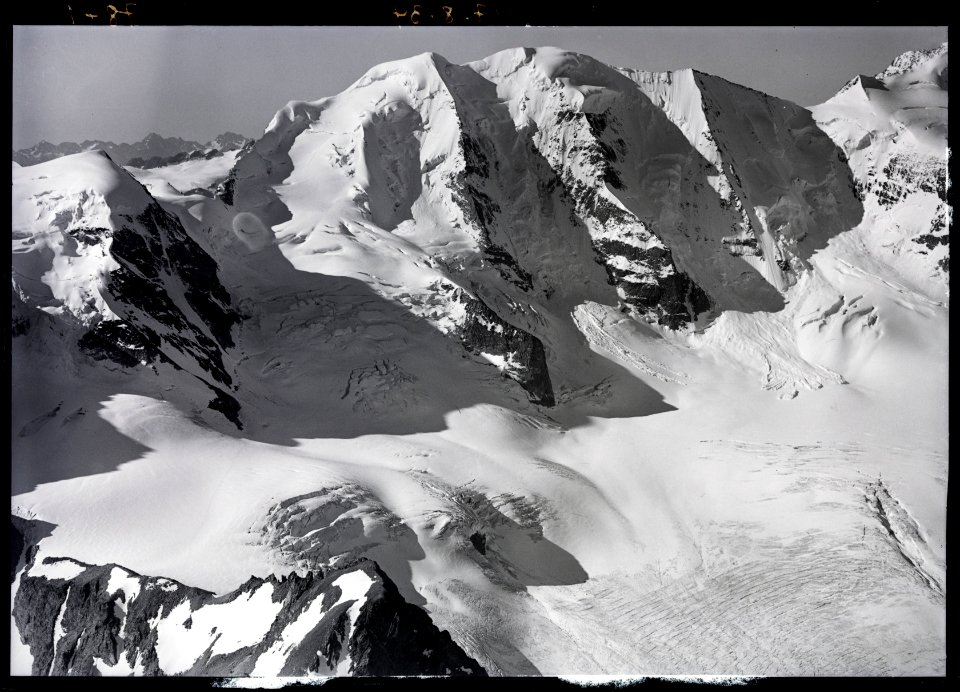 ETH-BIB-Piz Cambrena, Piz Palü v. N. aus 4000 m-Inlandflüge-LBS MH01-007841
