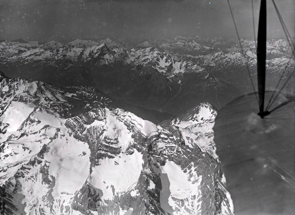 ETH-BIB-Piz d'Aela, Piz Platta v. N. O. aus 4000 m-Inlandflüge-LBS MH01-000896