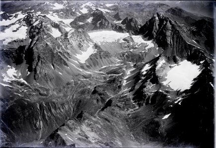 ETH-BIB-Piz Buin, Piz Linard, Vereinapass, Ungeheuerhorn, v. W. aus 3500 m-Inlandflüge-LBS MH01-003891
