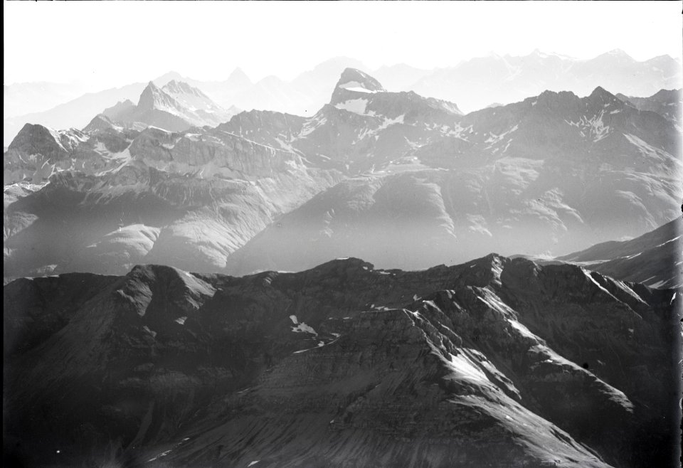 ETH-BIB-Piz Forbesch, Piz Platta, Piz d'Err, Averstal v. S. W. aus 3400 m-Inlandflüge-LBS MH01-003737