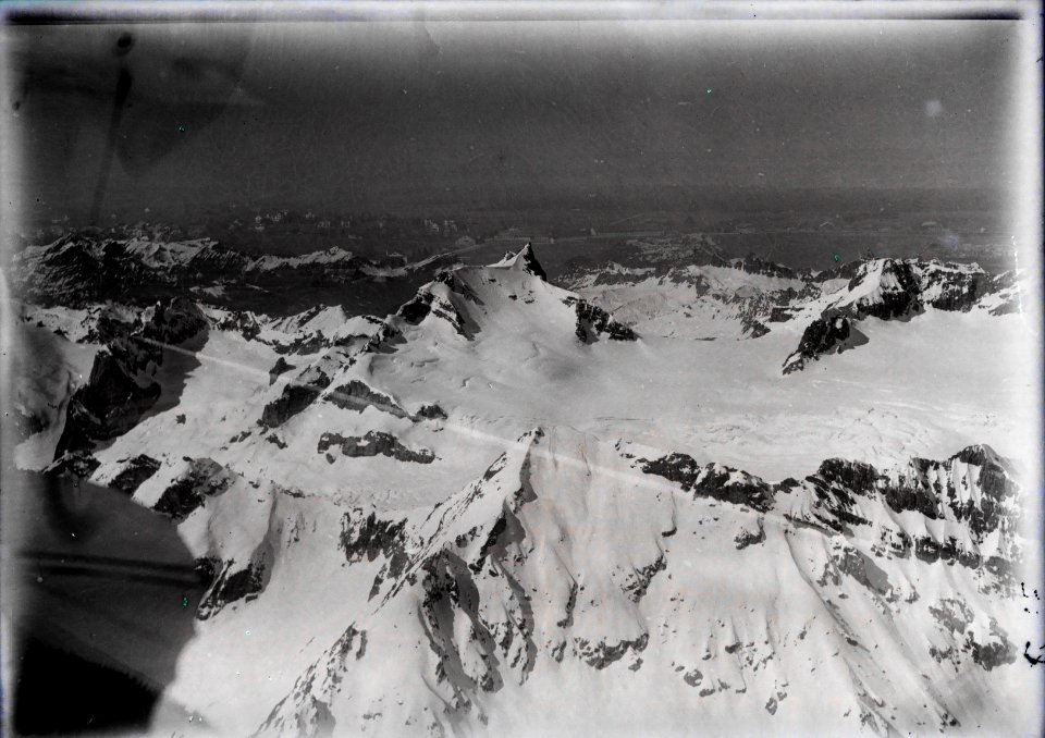 ETH-BIB-Piz Cambrialas, Schärhorn, Claridenfirn v. S aus 3500 m-Inlandflüge-LBS MH01-003358