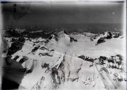 ETH-BIB-Piz Cambrialas, Schärhorn, Claridenfirn v. S aus 3500 m-Inlandflüge-LBS MH01-003358