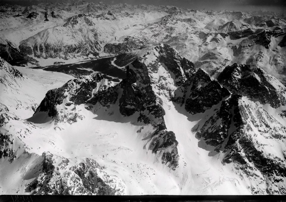 ETH-BIB-Piz Güglia, Piz Julier, Val Bever, Albula, Piz Languard, Ortler v. W. aus 3500 m-Inlandflüge-LBS MH01-004481