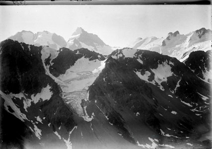 ETH-BIB-Piz Corvatsch, Sellagletscher, Piz Roseg, Piz Bernina v. N. W. aus 3000 m-Inlandflüge-LBS MH01-003789