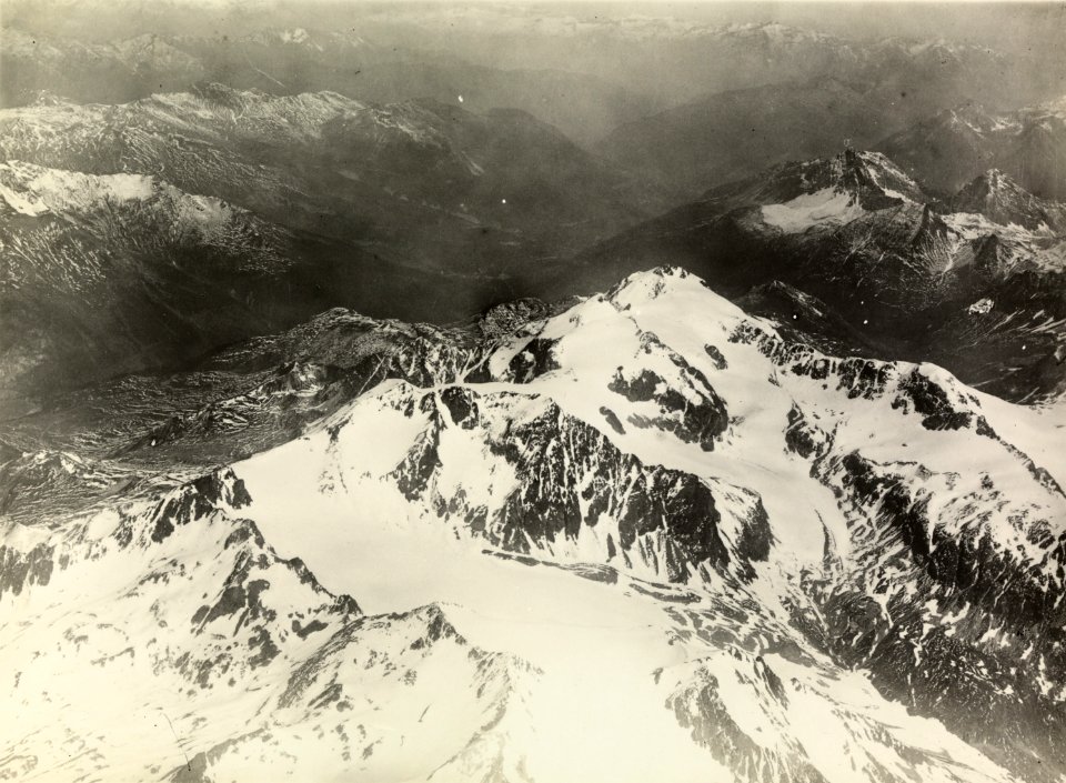 ETH-BIB-Piz d'Err, Oberalpstein v. S. aus 4000 m-Inlandflüge-LBS MH01-000899