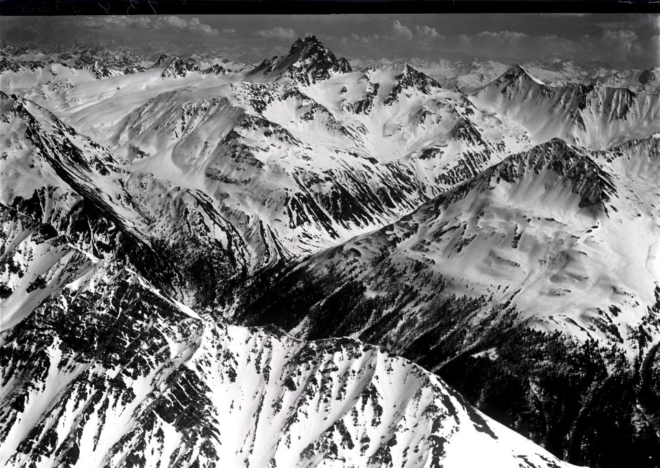ETH-BIB-Piz Kesch, Piz Blaisun, Val Tuors aus 3400 m-Inlandflüge-LBS MH01-005066