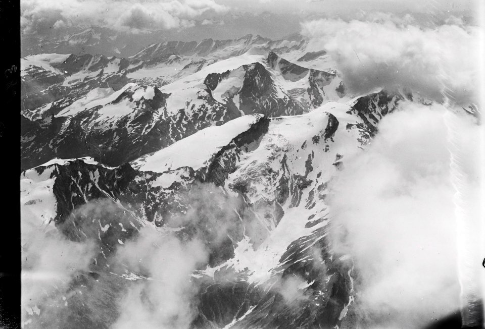 ETH-BIB-Piz Cassinello, Piz Cassmoi, Sental, Güferhorn v. N. W. aus 4000 m-Inlandflüge-LBS MH01-001083