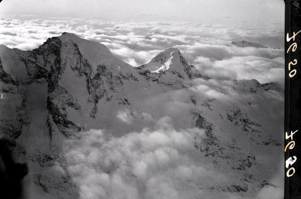 ETH-BIB-Piz Morteratsch, Spraunzagrat und Piz Tschierva von Osten-Inlandflüge-LBS MH01-007650