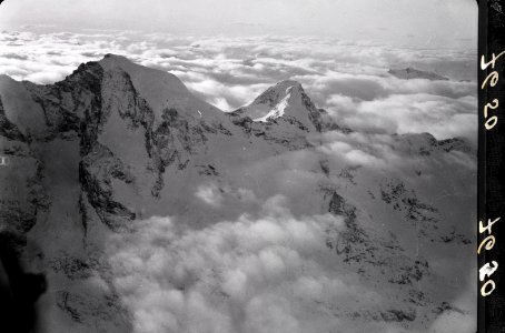 ETH-BIB-Piz Morteratsch, Spraunzagrat und Piz Tschierva von Osten-Inlandflüge-LBS MH01-007650