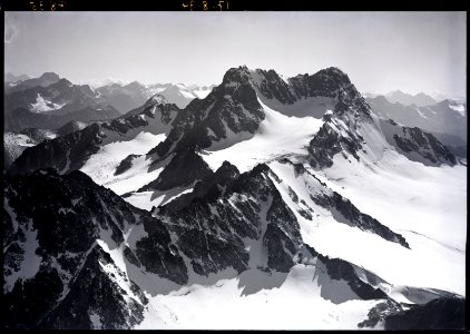 ETH-BIB-Piz Kesch, Julier, Piz Terri v. N. O. aus 3300 m-Inlandflüge-LBS MH01-007835