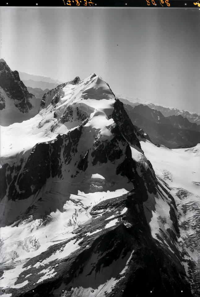 ETH-BIB-Piz Roseg, Piz Bernina, Piz Roseg v. N. aus 3600 m-Inlandflüge-LBS MH01-008068