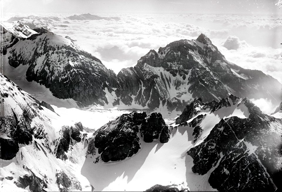 ETH-BIB-Piz Gliems, Piz Posta, Biala, Brigelshörner v. W. aus 3500 m-Inlandflüge-LBS MH01-004747