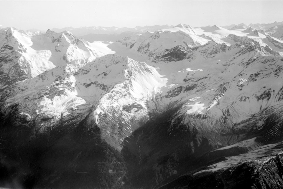 ETH-BIB-Piz Santeri, Piz Rentiert, Piz Medel, Piz Christallina aus 3400 m-Inlandflüge-LBS MH01-003562