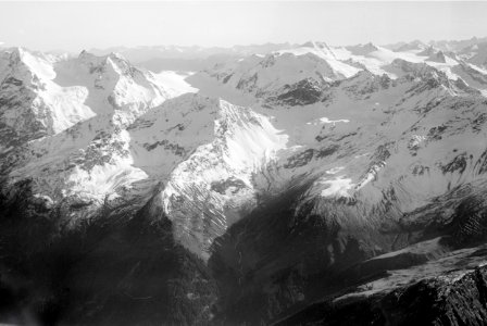 ETH-BIB-Piz Santeri, Piz Rentiert, Piz Medel, Piz Christallina aus 3400 m-Inlandflüge-LBS MH01-003562