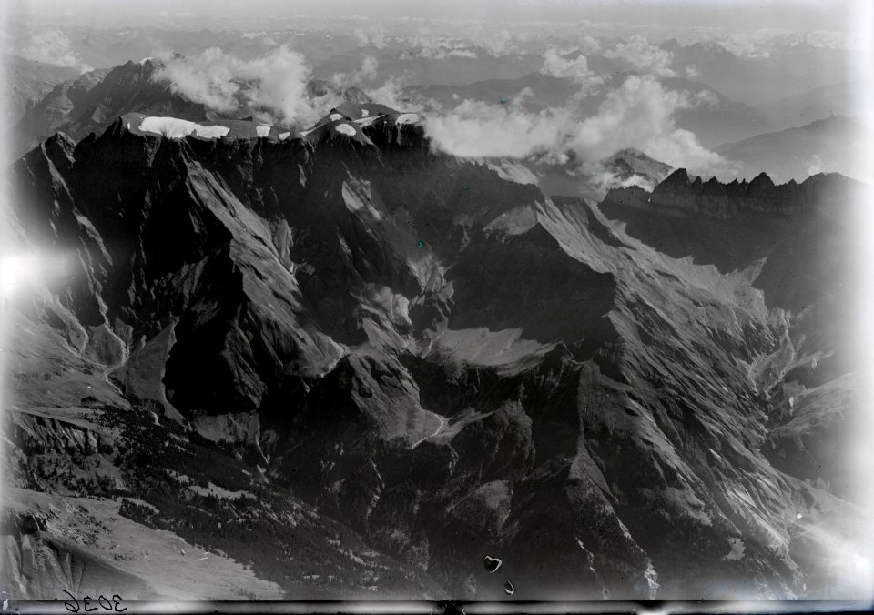 ETH-BIB-Piz Segnas, Pass dil Segnas, Martinsloch, Tschingelhörner aus 3500 m-Inlandflüge-LBS MH01-003036