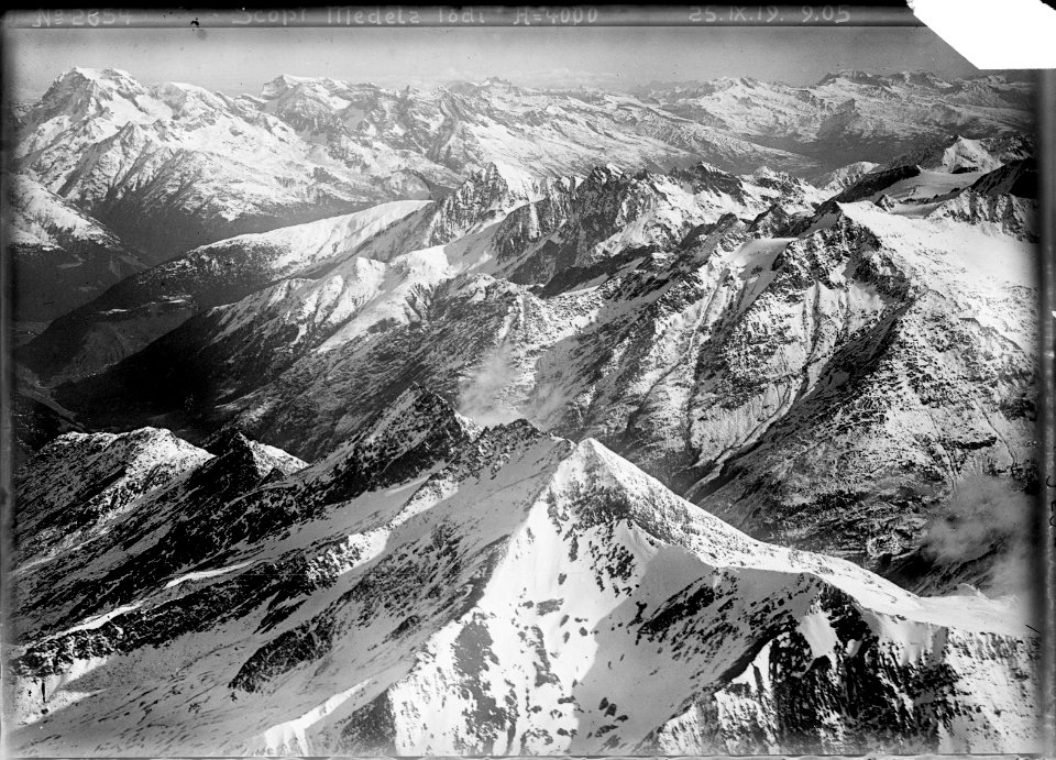 ETH-BIB-Piz Scopi, Piz Medel, Tödi, Piz Segnes aus 4000 m-Inlandflüge-LBS MH01-002520