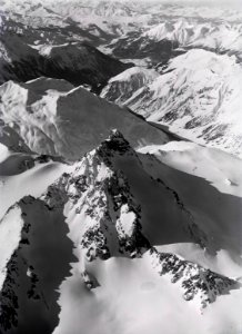 ETH-BIB-Piz Kesch, Allbulatal v. S. O. aus 4200 m-Inlandflüge-LBS MH01-001541