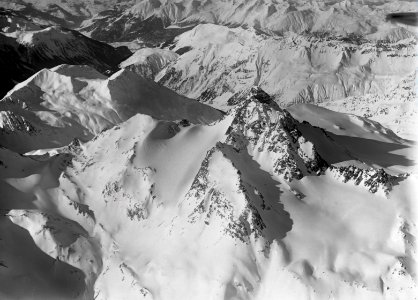 ETH-BIB-Piz Kesch, Val Tuors v. S. O. aus 4000 m-Inlandflüge-LBS MH01-001529
