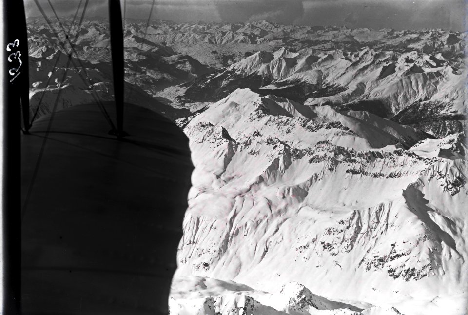 ETH-BIB-Piz Prosonch, Büelenhorn, Lenzerhorn, Stulsertal, Val Tuors, Tiefenkastel v. S. O. aus 4000 m-Inlandflüge-LBS MH01-001533