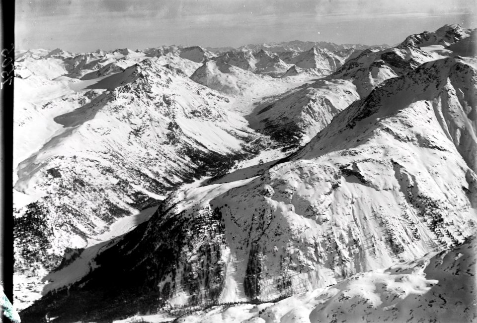 ETH-BIB-Piz Morteratsch, Berninapass, Piz Albris v. N. aus 4000 m-Inlandflüge-LBS MH01-001505