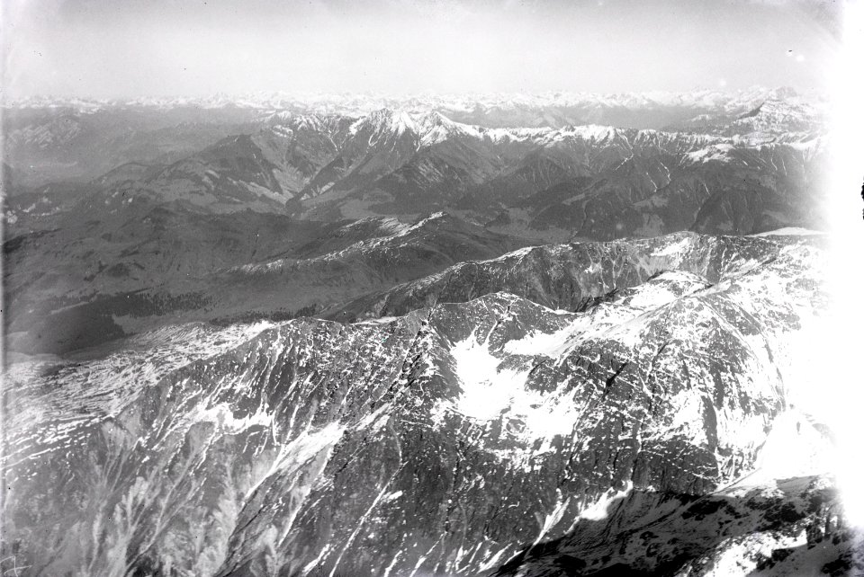 ETH-BIB-Piz Nadéls, Lumnezia, Piz Fess, Piz Beverin v. W. aus 3400 m-Inlandflüge-LBS MH01-003559