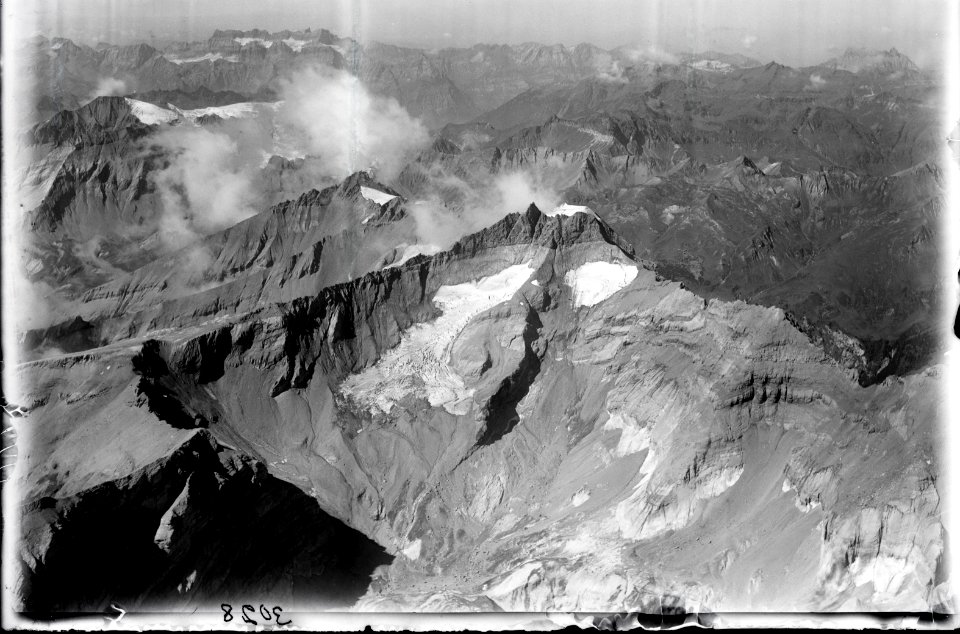 ETH-BIB-Piz Sardona, Clariden, Ringelspitze v. O. aus 3500 m-Inlandflüge-LBS MH01-003028