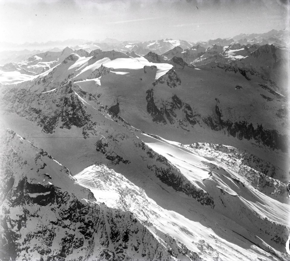 ETH-BIB-Piz Vial, Piz Valdraus, Piz Medel, Gotthardgruppe v. O. aus 3400 m-Inlandflüge-LBS MH01-003557