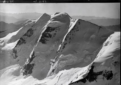 ETH-BIB-Piz Palü Westwand v. N. aus 4000 m-Inlandflüge-LBS MH01-007844