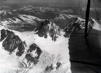 ETH-BIB-Piz Roseg, Piz Scerscen v. S. O. aus 5000 m-Inlandflüge-LBS MH01-000864