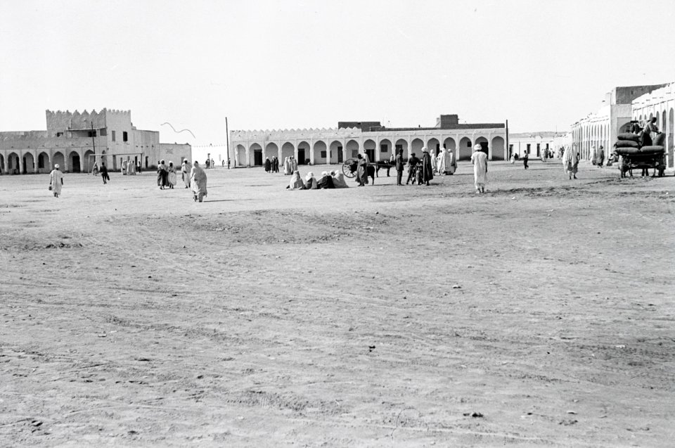 ETH-BIB-Platz in der Oase Colomb-Bechar-Nordafrikaflug 1932-LBS MH02-13-0255
