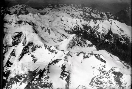 ETH-BIB-Piz Tschierva, Piz Morteratsch, Monte della Disgrazia v. N. O. aus 5000 m-Inlandflüge-LBS MH01-000863