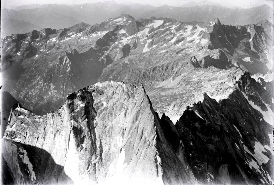ETH-BIB-Pizzo Badile, Pizzo Trabinasca, Vall dei Bagni v. N. aus 3600 m-Inlandflüge-LBS MH01-003733
